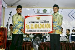 Gubernur Sulsel Serahkan Bantuan Keuangan Rp11 Miliar untuk Pembangunan Masjid Agung Selayar
