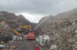 DLH Makassar Lakukan Penyemprotan Eco Enzyme Upaya Kurangi Bau Menyengat di TPA Antang