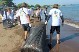 Gelar Beach Clean Up, KAS Group Melalui Yayasan Karya Alam dan Lingkungan Kumpulkan Lebih 100 Kg Sampah