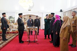 Gubernur Sulsel Lantik 10 Pejabat, Ingatkan Jabatan Bukan Hadiah