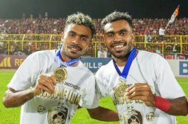 Duo Kembar Asal Serui, Yakob dan Yance Sayuri Tetap Setia dengan PSM Makassar