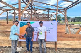 PT Vale Salurkan Bantuan Pembangunan Kembali Kios Korban Kebakaran Pasar SP 1 Mahalona
