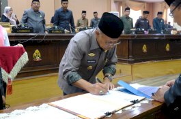 Paripurna DPRD Jeneponto Sahkan Ranperda Pajak dan Retribusi Daerah Serta Pendirian Perseroda