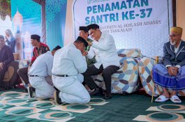 Bupati Barru Hadiri Wisuda Santri DDI Takkalasi dan Lantik Pengurus Alumninya