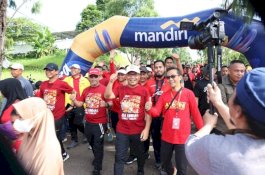 Danny Pomanto-Bupati Budiman Kompak Jalan Santai dengan Masyarakat Lutim