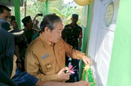 Bupati Sidrap Serahkan Kunci Rumah Layak Huni Baznas ke Mustahik
