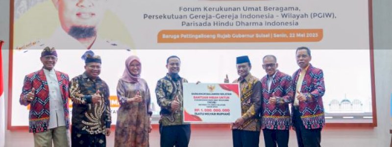 Gubernur Sulsel Serahkan Hibah Rp1 Miliar untuk Forum Kerukunan Umat Beragama