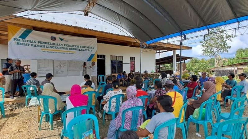 Pelatihan pengelolaan ekosistem Pertanian Sehat Ramah Lingkungan Berkelanjutan (PSRLB) di Desa Pesouha, Kecamatan Pomalaa, Kabupaten Kolaka, Sulawesi Tenggara. 
