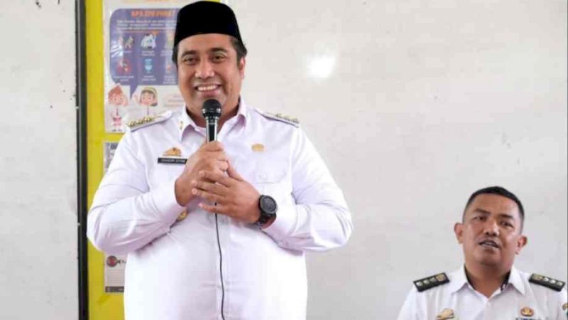 Bupati Maros Chaidir Syam Salurkan THR untuk Kepala Desa dan Aparat Desa