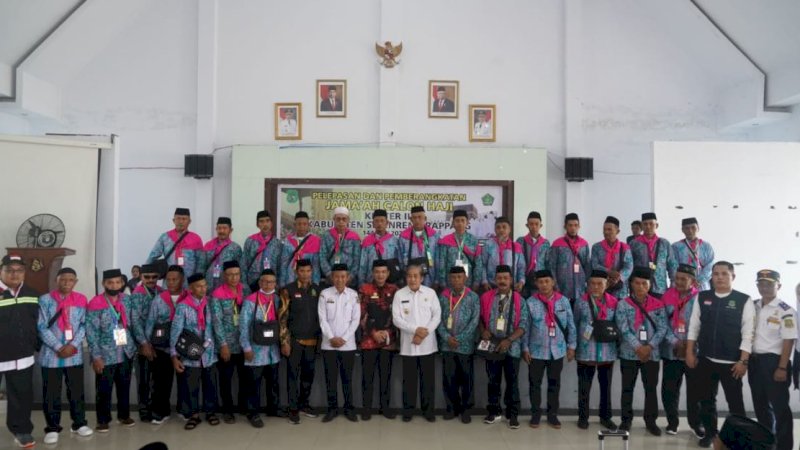 Pelepasan calon jemaah haji (CJH) asal Kabupaten Sidrap di Aula Kompleks SKPD menuju Asrama Haji Sudiang Makassar, Rabu (24/5/2023).
