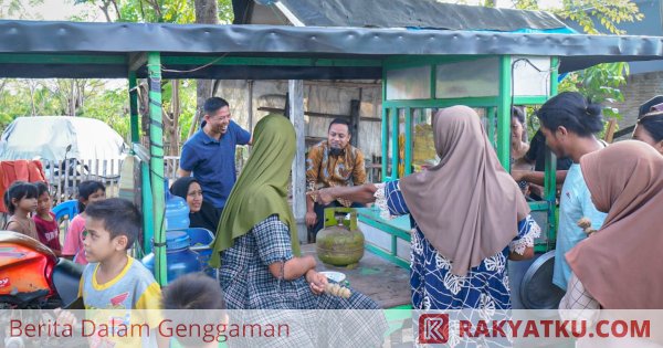 Momen Gubernur Andi Sudirman Singgah Makan Bakso Pinggir Jalan