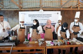 Poltekpar Makassar Gelar PKM di Desa Rumbia, Manfaatkan Tumbuhan Sekitar Untuk Diolah