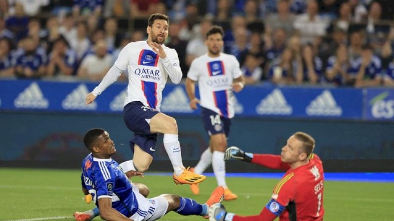Lionel Messi mencetak gol saat PSG memastikan gelar juara Liga Prancis. (REUTERS/PASCAL ROSSIGNOL)