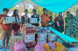 Pemprov Sulsel Salurkan Bantuan Logistik untuk Korban Kebakaran di Galangan Kapal Makassar