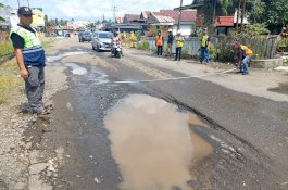 Pemprov Lanjutkan Pengerjaan Ruas Salaonro - Ulugalung