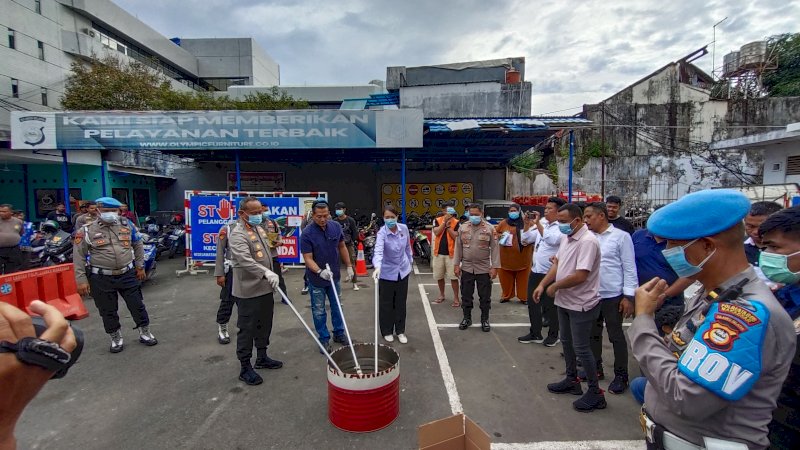 Polrestabes Makassar Musnahkan Barang Bukti Ganja Seberat 2,8 Kg