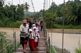 Rampung, Jembatan Gantung Belawae Sidrap Kini Dinikmati Warga