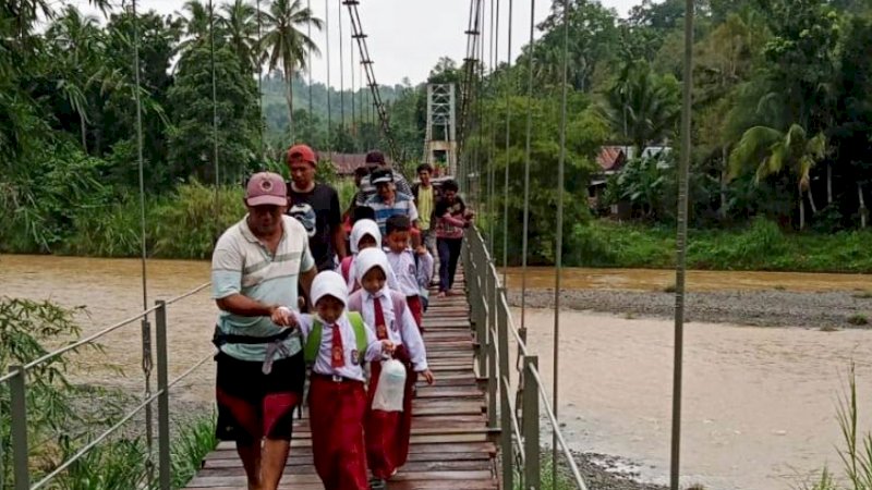 Rampung, Jembatan Gantung Belawae Sidrap Kini Dinikmati Warga
