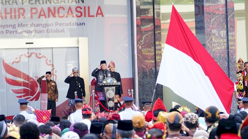 Gunakan Pakaian Adat, Kakanwil Kemenkumham Sulsel Ikuti Upacara Hari Kesaktian Pancasila di Jakarta
