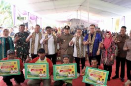 Mentan SYL Tanam Kedelai di Tanggamus Bersama Gubernur dan Mendag