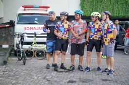 Santika Indonesia Berkolaborasi Dengan Komunitas Sepeda Untuk Charity 1000 Kaki Palsu