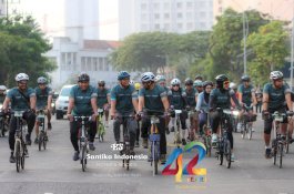 Peringati 42 Tahun Menghiasi Pariwisata Indonesia, Santika Indonesia Gelar Sepedaan Santai Di Surabaya