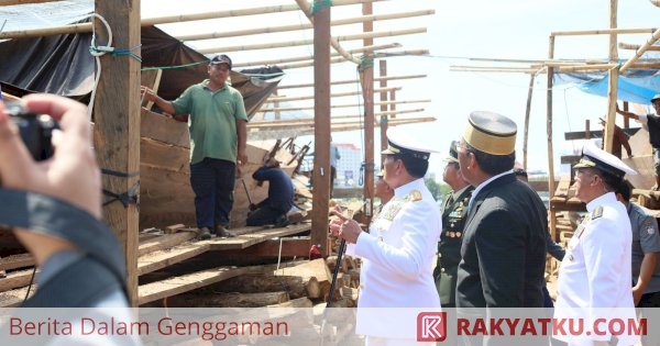 Panglima TNI Terkesima Melihat Pembangunan Kapal Pinisi