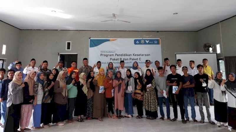 Peluncuran program pendidikan kesetaraan Paket B (SMP) dan C (SMA) bagi 13 desa pemberdayaan Blok Morowali yang berlangsung di Gedung Serbaguna Desa Kolono, Kecamatan Bungku Timur, Kabupaten Morowali, Sulawesi Tengah, Rabu (31/5/2023). 