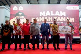Bonus Rp1 Miliar untuk PSM Makassar Diserahkan Gubernur Andi Sudirman