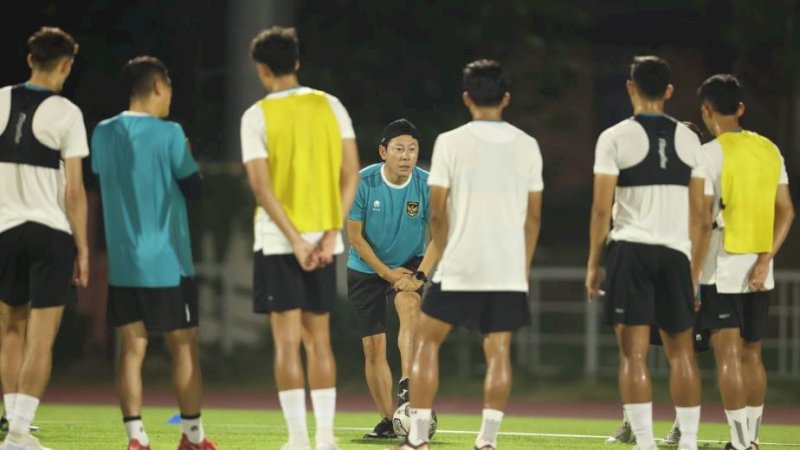 Pelatih Shin Tae-yong masih fokus memberikan materi latihan penguatan otot dan fisik untuk pemain. (Foto: PSSI)