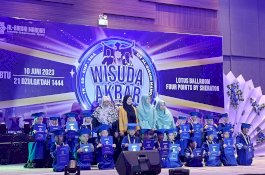 Sekolah Islam Terpadu Al-Biruni Mandiri Gelar Wisuda Akbar,Begini Pesan Direkturnya