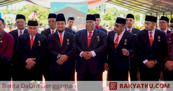 Andi Sudirman Mendapatkan Penghargaan Satyalancana Wira Karya dari Presiden RI