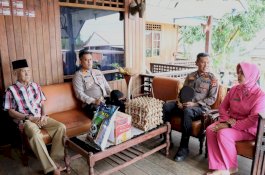 Peringati HUT Bhayangkara ke 77, Kapolres Wajo berikan Tali Asih kepada Purnawirawan