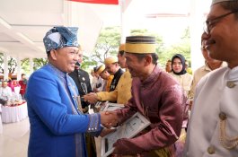 PGRI Bantaeng Dapat Hadiah Mobil Operasional di Hardiknas