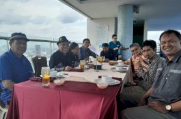 Senja di Pantai Pantai Losari, Agenda Kolaborasi Sejumlah Pegiat Literasi