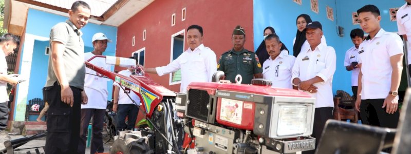 Bupati Bantaeng Salurkan Hand Traktor