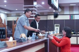 Pendapat Gubernur Terhadap Tiga Ranperda Inisiatif DPRD Sulsel