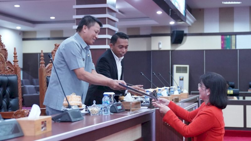 Pendapat Gubernur Terhadap Tiga Ranperda Inisiatif DPRD Sulsel