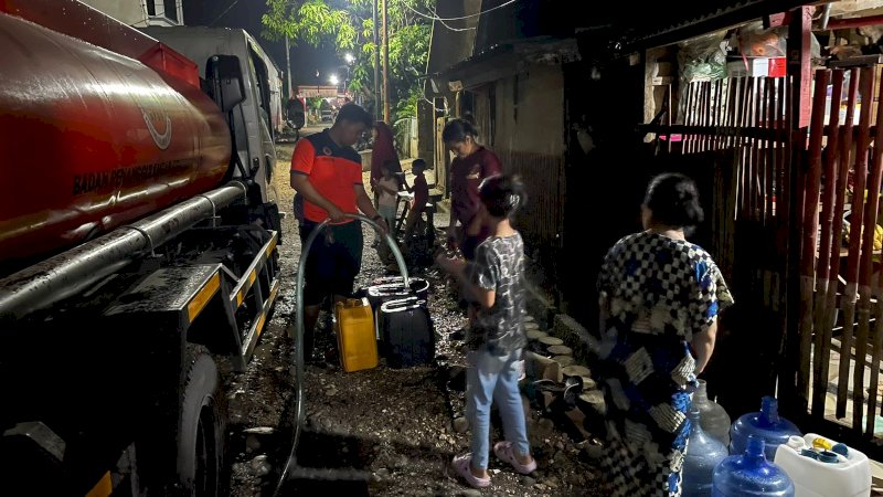 BPBD Sulsel Bantu Distribusi Air Bersih di Kompleks Kodam 3 Makassar