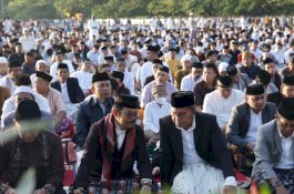 Mentan SYL dan Wali Kota Makassar Salat Iduladha di Lapangan Karebosi