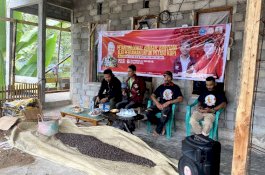 Ganjar Milenial Center Sulsel Berikan Pembinaan dan Bantuan kepada Petani Kopi di Gowa