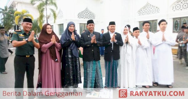 Ketua DPRD Wajo Laksanakan Shalat Iduladha di Lapangan Merdeka