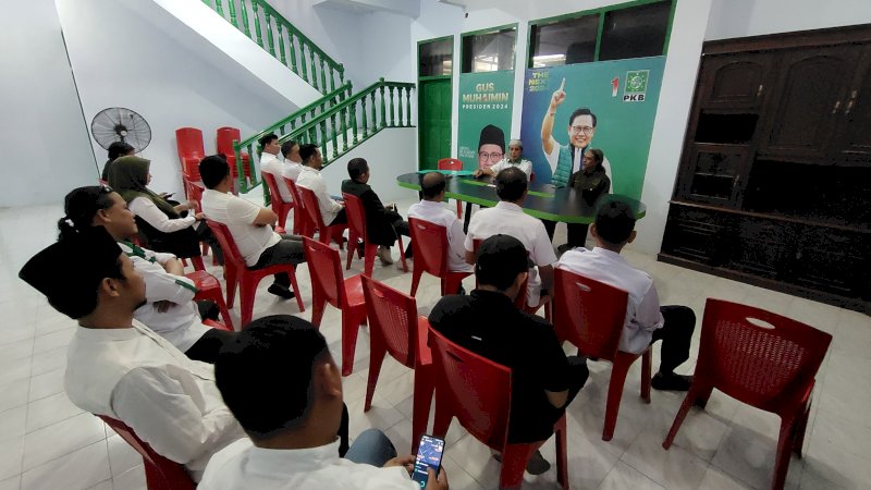 Ketua LPP PKB Sulsel, Syamsu Rizal atau Deng Ical saat memberikan orientasi di Kantor PKB Makassar pada Rabu 5 Juli 2023. (Dok Rakyatku)