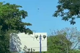 Viral, Parasut Tak Mengembang Penerjun Jatuh di Maros