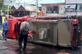Mobil Damkar Kecelakaan Saat Menuju Lokasi Kebakaran, Petugas Dilarikan ke Rumah Sakit