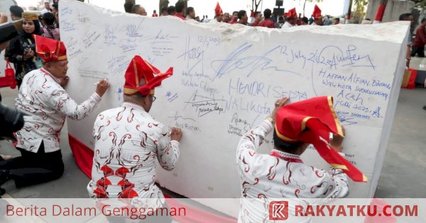 Wali Kota Anggota Apeksi Tanda Tangani Prasasti Apeksi di Pantai Losari