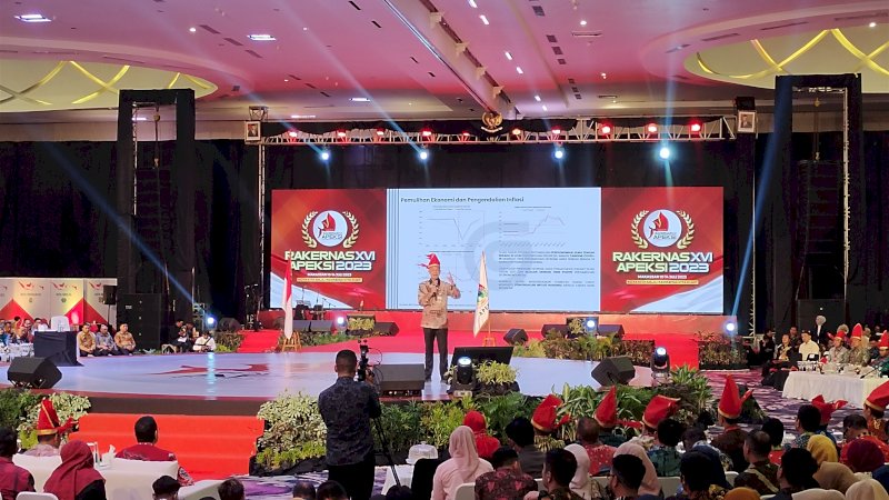 Ganjar Pranowo saat menghadiri Rapat Kerja Nasional (Rakernas) XVI Asosiasi Pemerintah Kota Se-Indonesia (Apeksi) di Makassar pada Kamis 13/7/2023. (Dok Rakyatku)