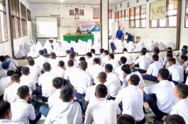 Polres Wajo Gelar Sosialisasi Bahaya Narkoba Pada Siswa-siswi Baru di SMAN 9 Wajo