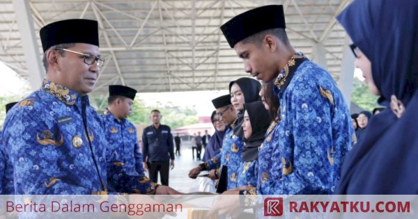 Wali Kota Makassar Serahkan 680 SK PPPK Formasi Guru 2022