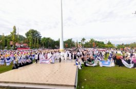 Lepas Ribuan Peserta Pawai Hijratul Rasul, Bupati Wajo Ajak Generasi Muda Kembangkan Potensi Diri